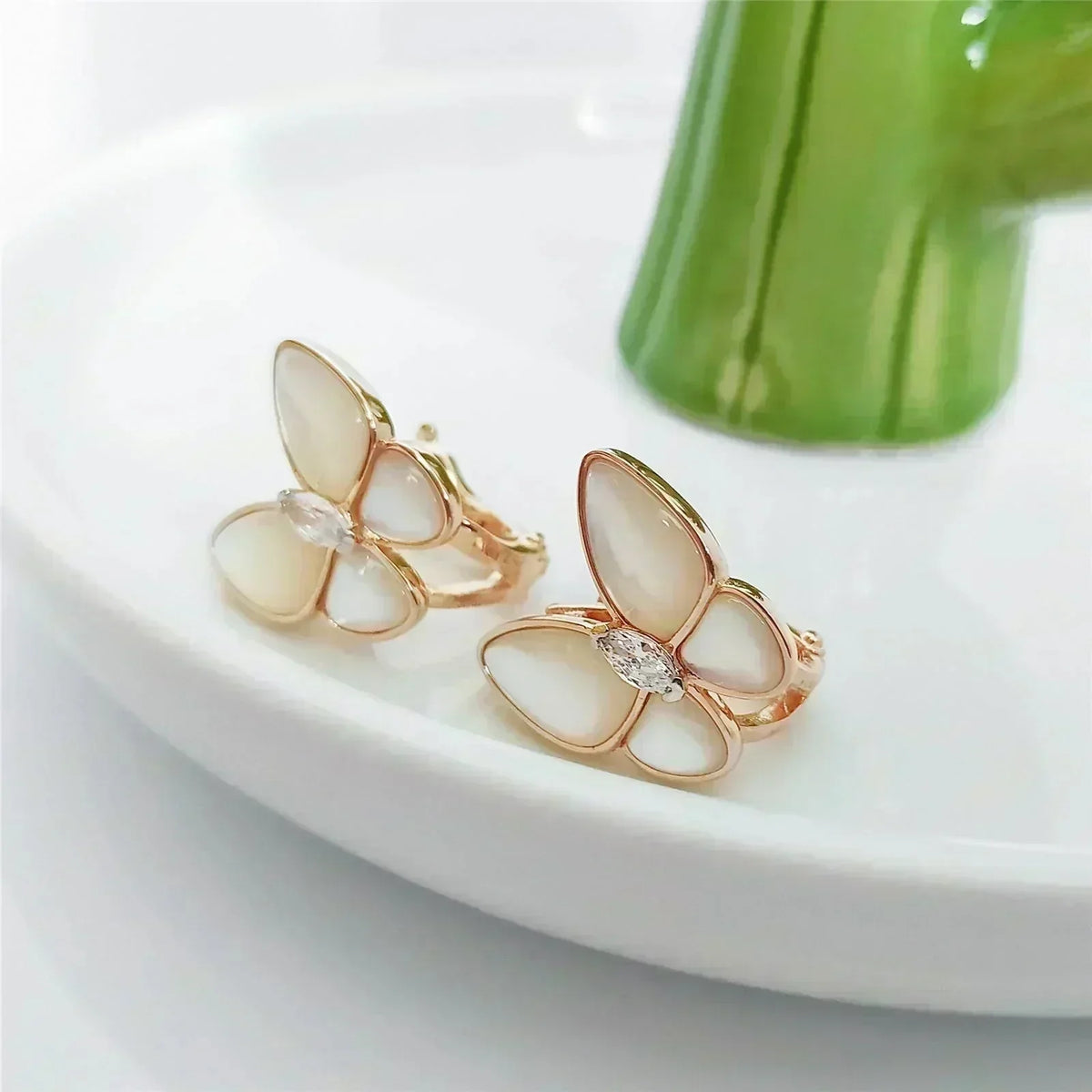 [Spark]BUTTERFLY MOP DIAMOND EARRINGS