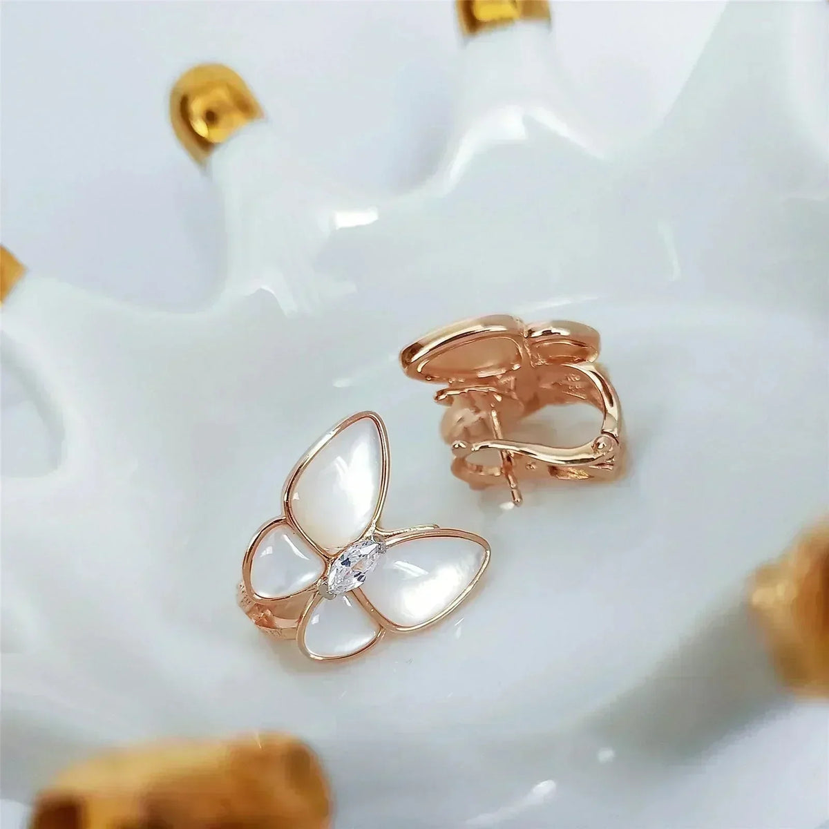 [Spark]BUTTERFLY MOP DIAMOND EARRINGS