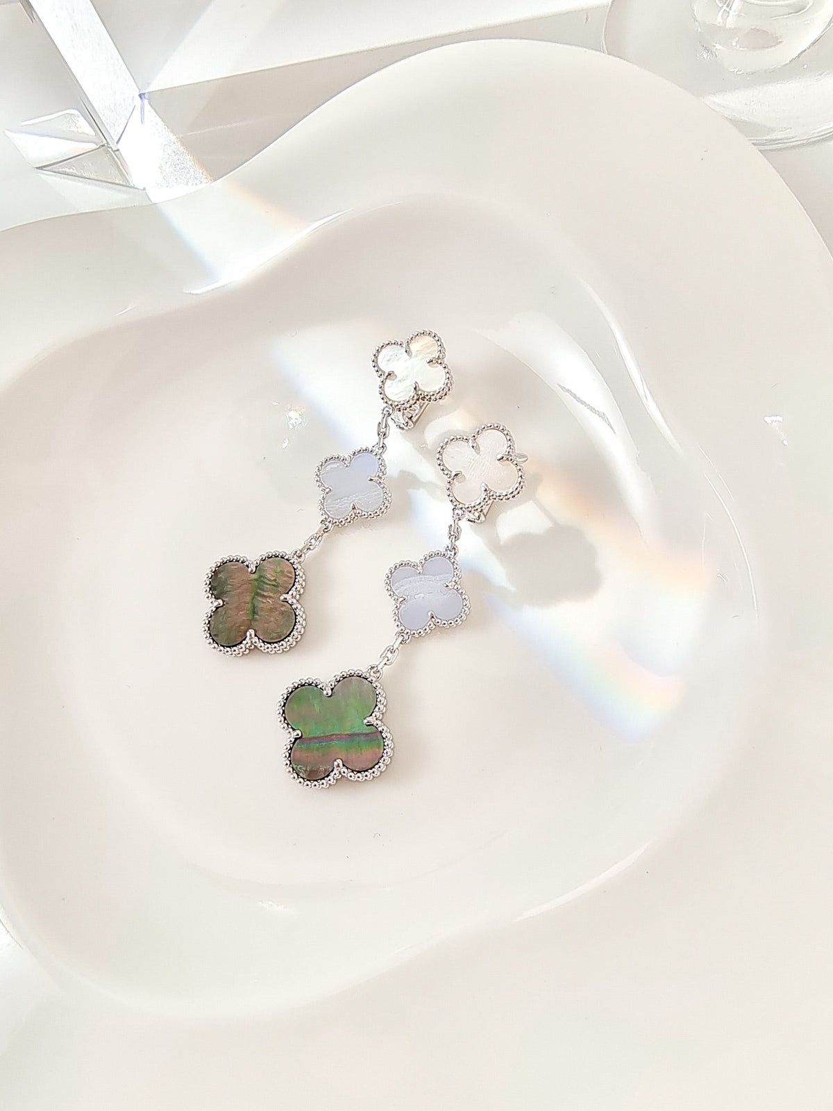 [Spark]CLOVER 3 MOTIFS CHALCEDONY DARK MOP SILVER EARRINGS