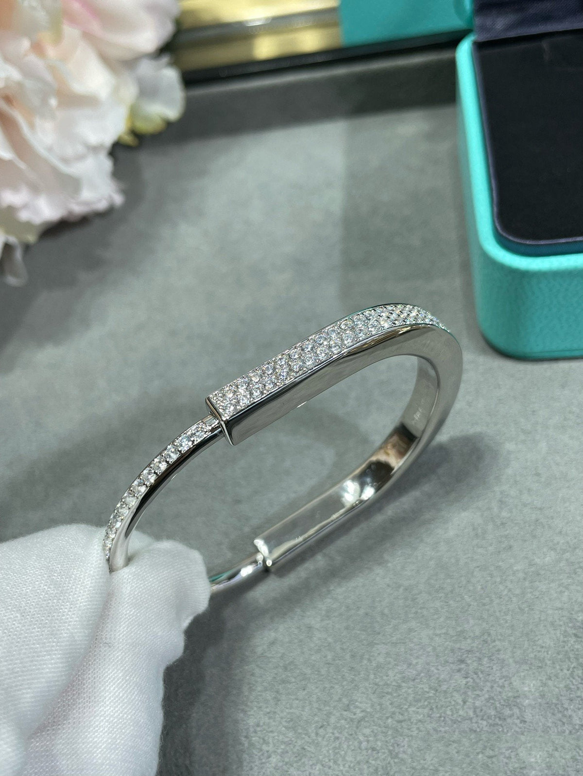 [Spark Jewels]LOCK BRACELET DIAMOND PAVED