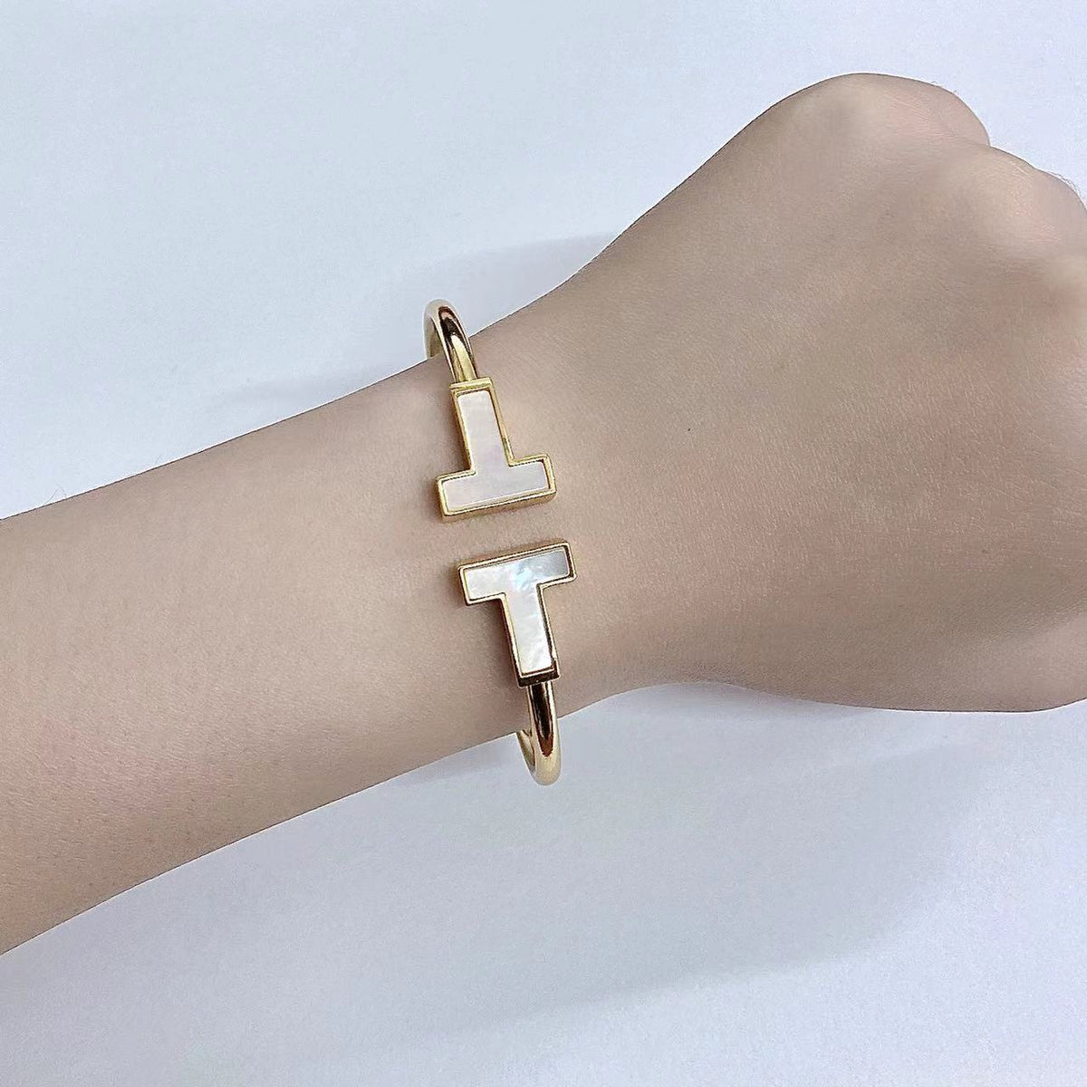 [Spark Jewels]T WIDE MOP OPEN BRACELET