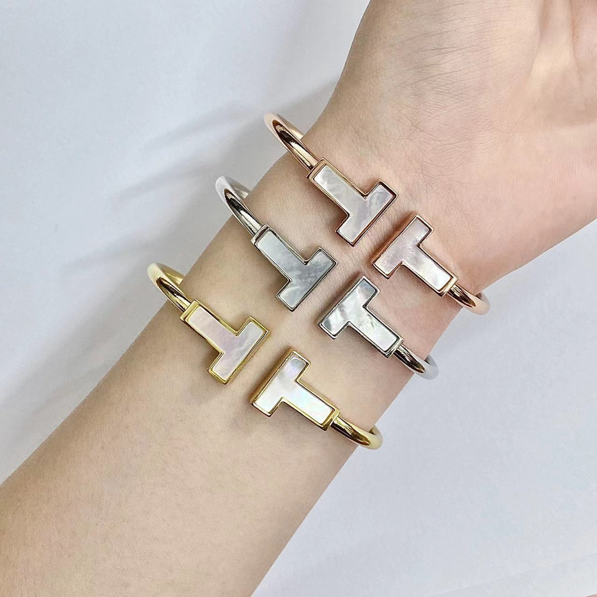[Spark Jewels]T WIDE MOP OPEN BRACELET