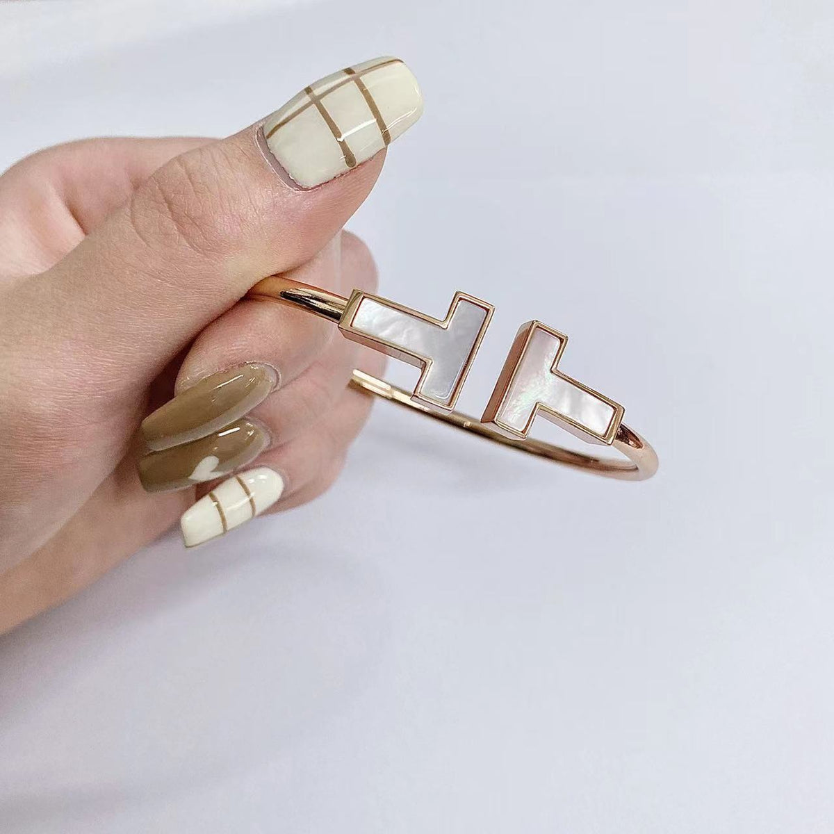 [Spark Jewels]T WIDE MOP OPEN BRACELET
