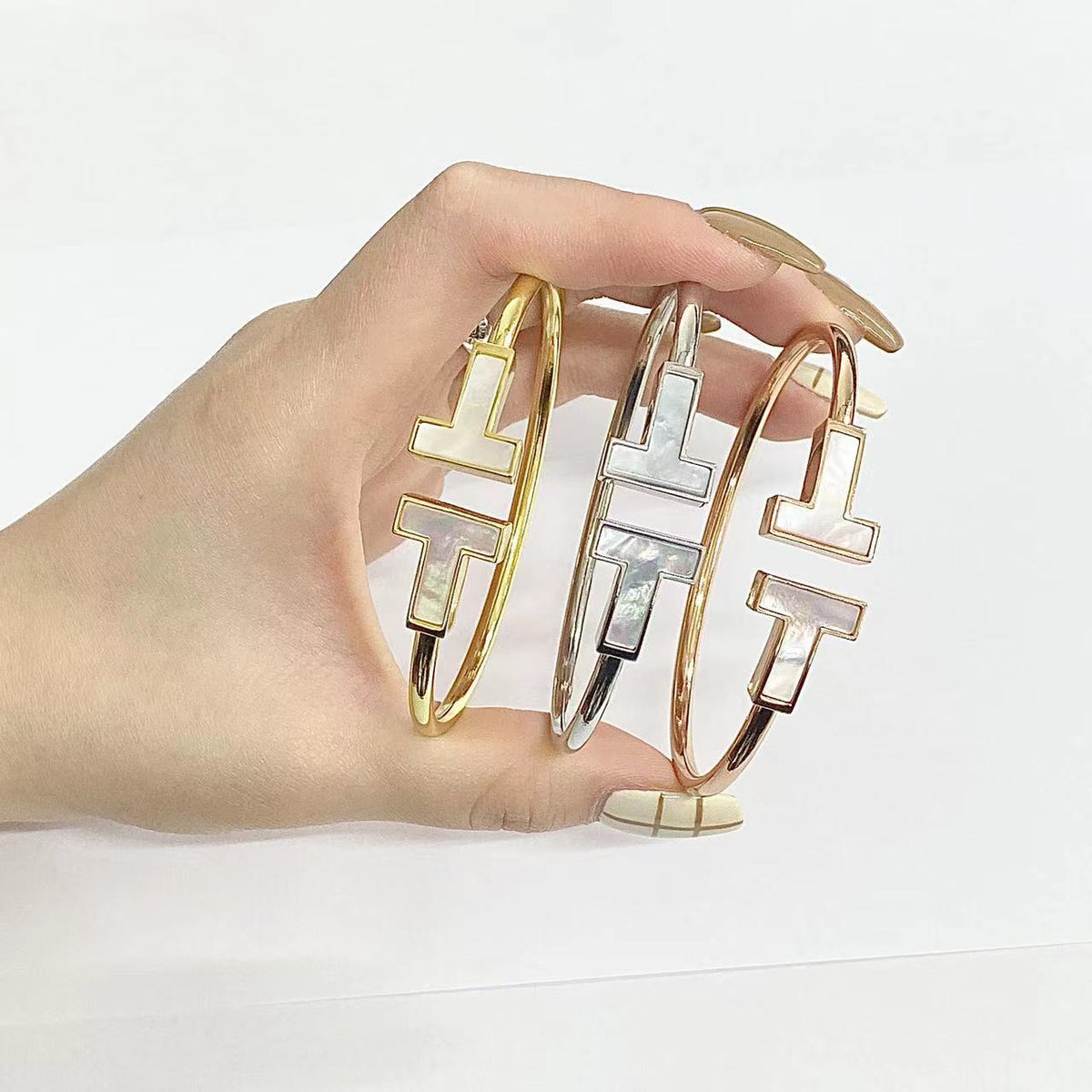 [Spark Jewels]T WIDE MOP OPEN BRACELET