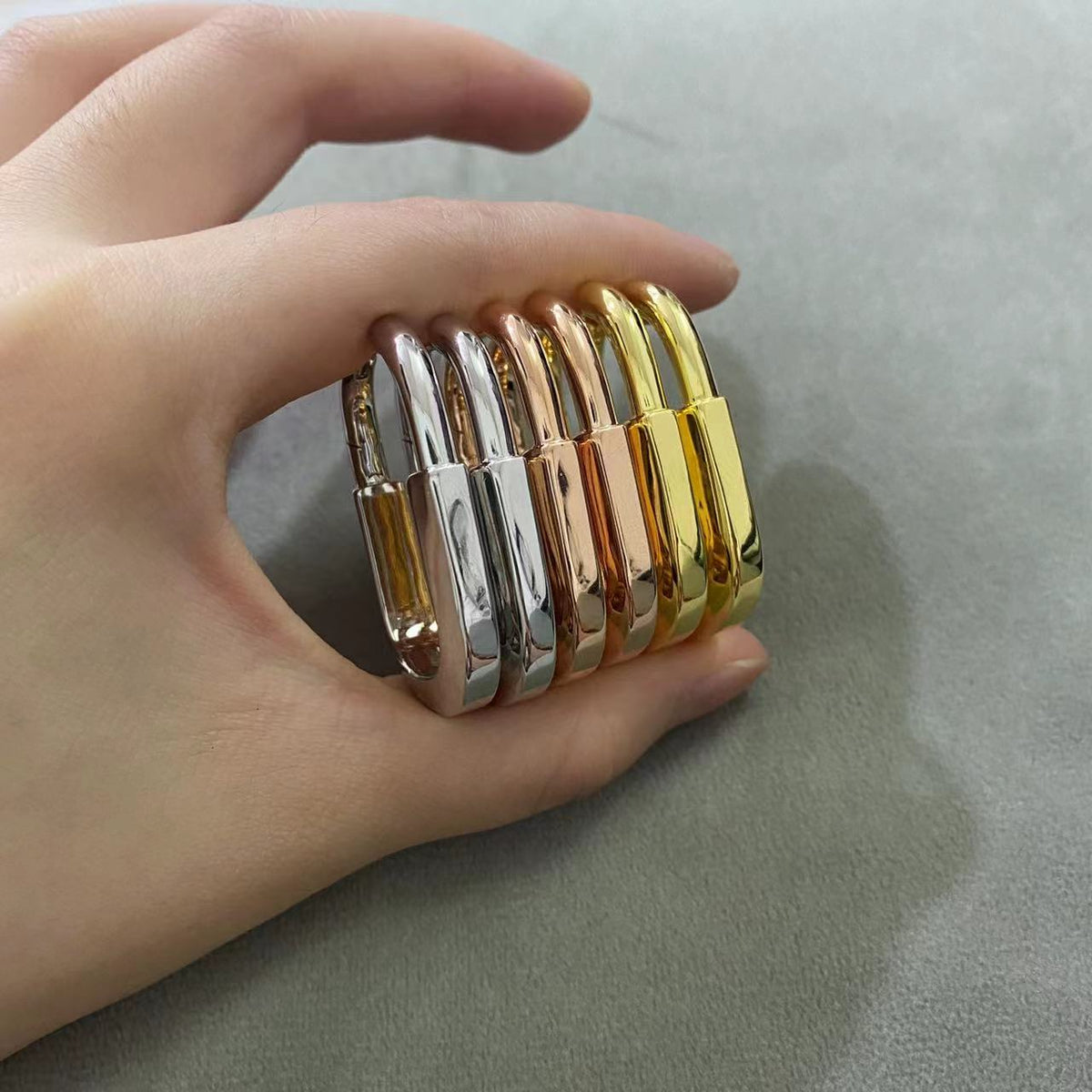 [Spark Jewels]LOCK MEDIUM EARRINGS