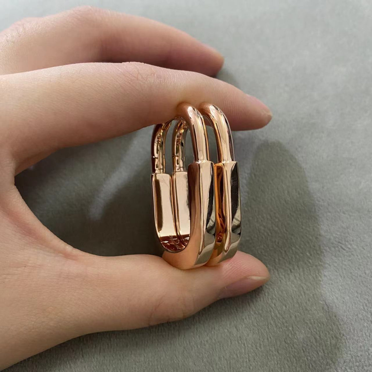 [Spark Jewels]LOCK MEDIUM EARRINGS
