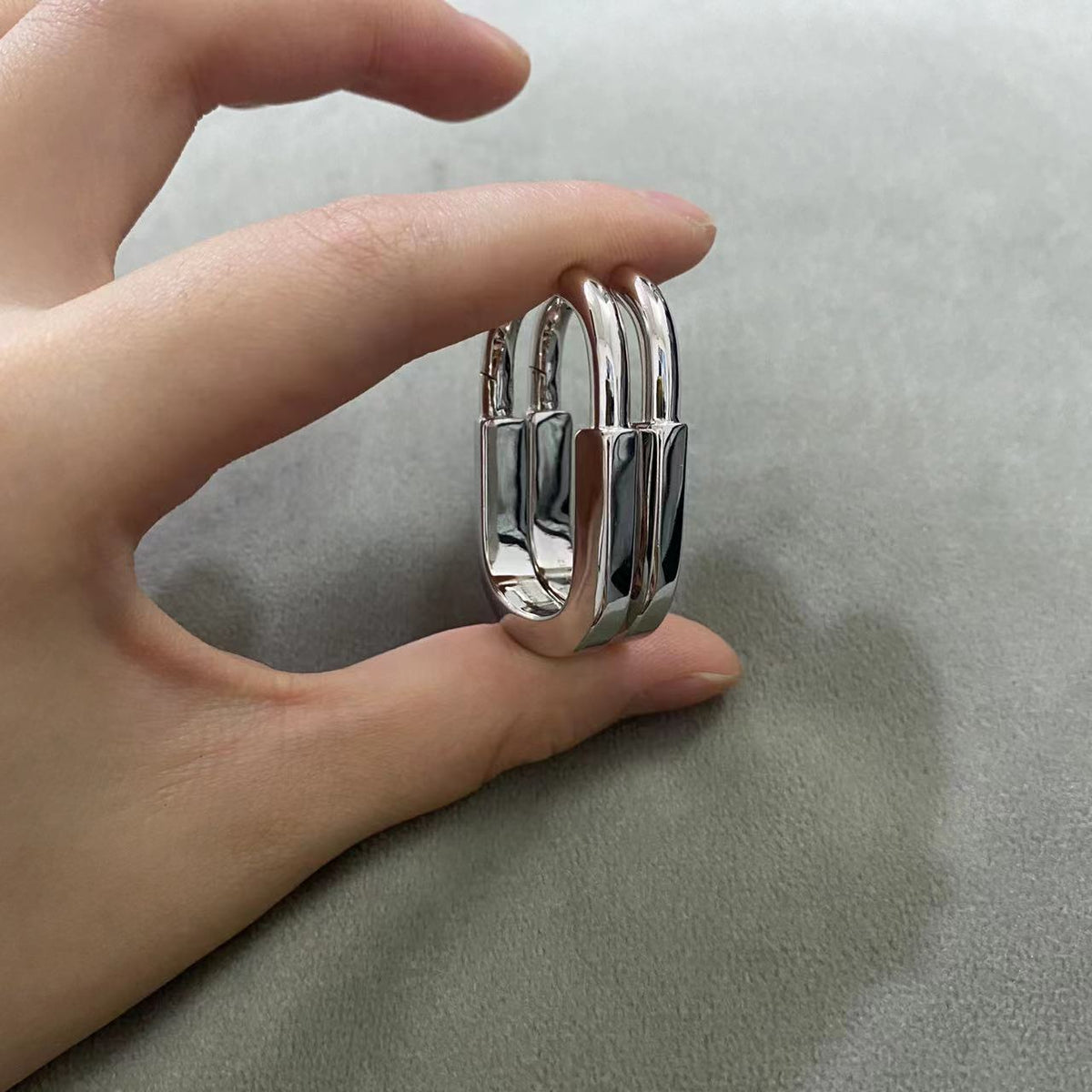 [Spark Jewels]LOCK MEDIUM EARRINGS
