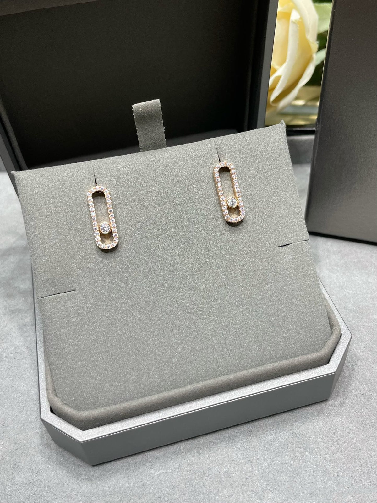 [⭐Aura]MOVE UNO STUD DIAMOND PAVED EARRINGS