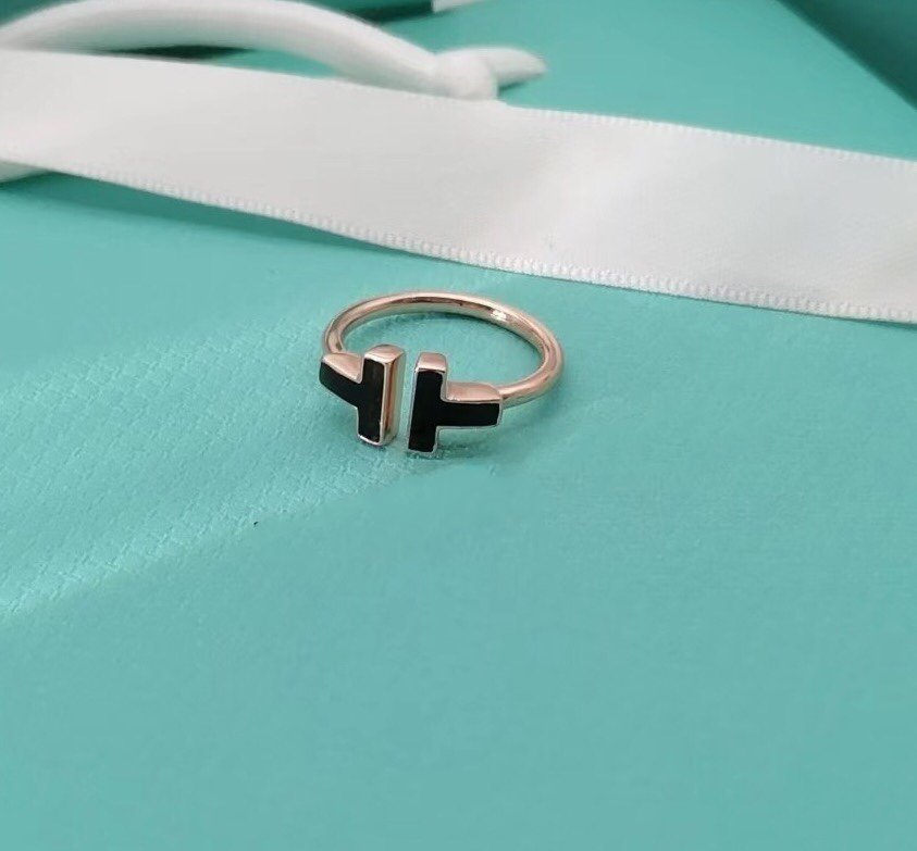 [Spark Jewels]T SMALL ONYX PINK GOLD RING