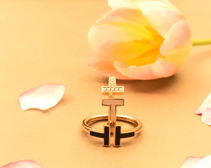 [Spark Jewels]T SMALL ONYX PINK GOLD RING