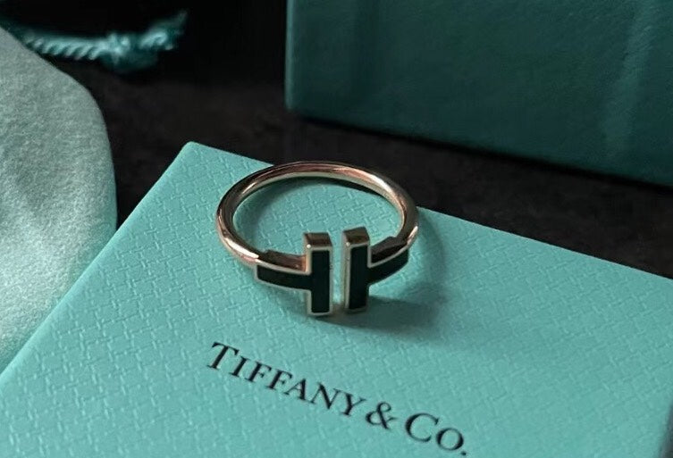 [Spark Jewels]T SMALL ONYX PINK GOLD RING