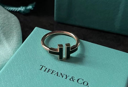 [Spark Jewels]T SMALL ONYX PINK GOLD RING