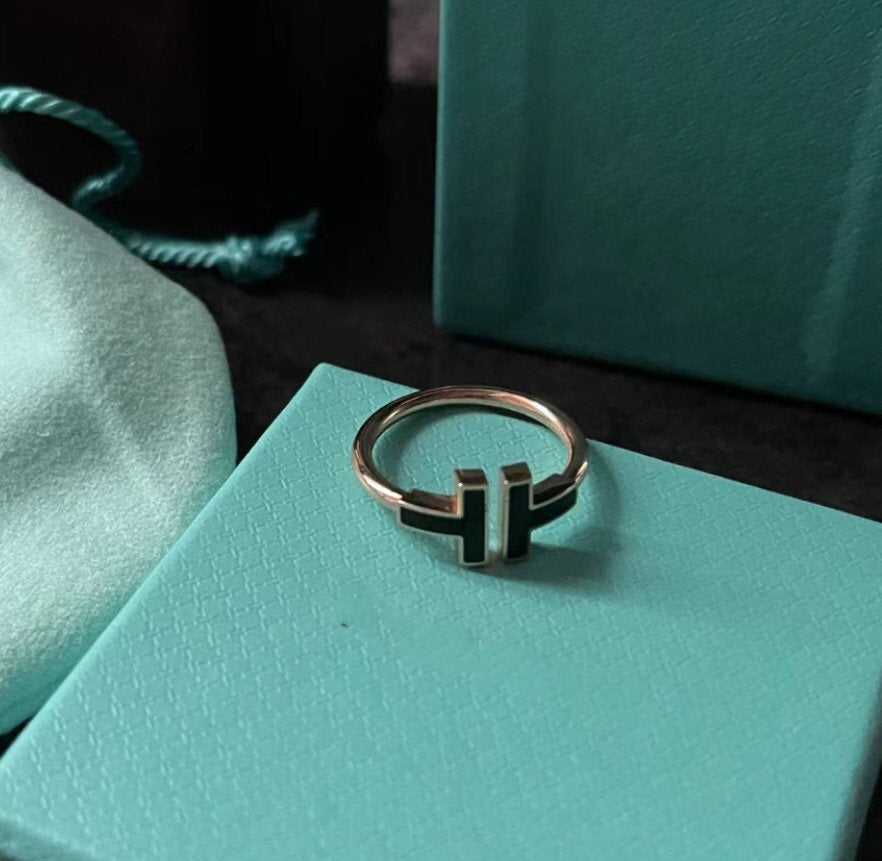 [Spark Jewels]T SMALL ONYX PINK GOLD RING