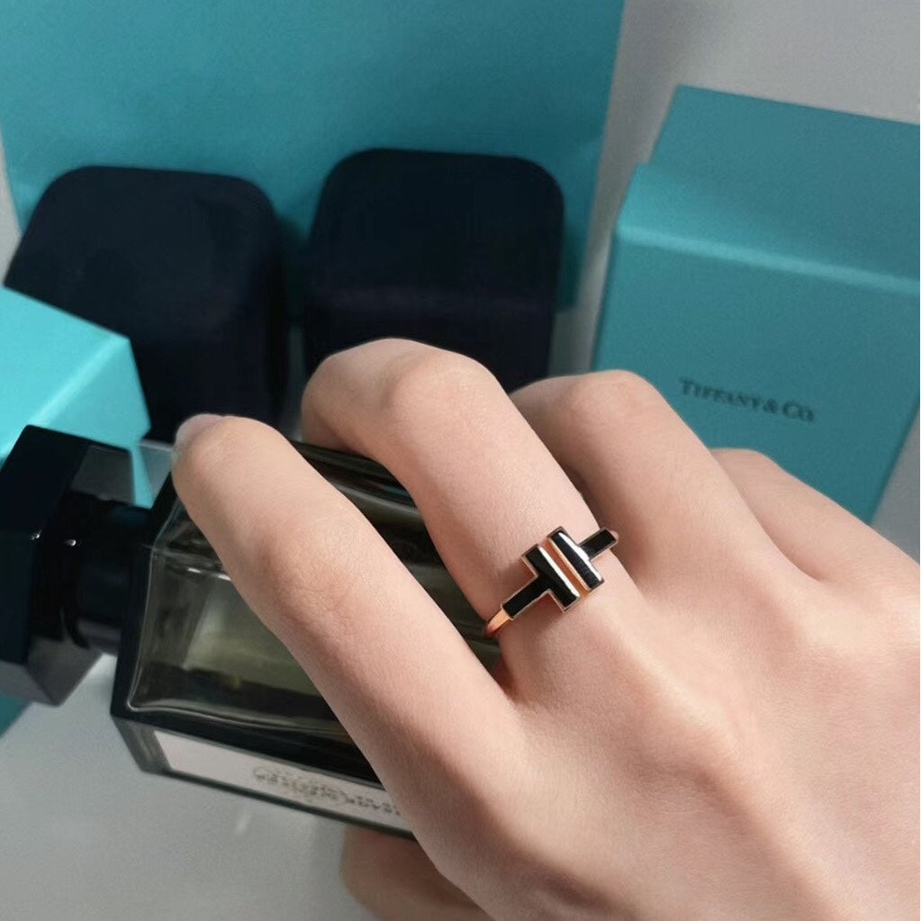[Spark Jewels]T SMALL ONYX PINK GOLD RING
