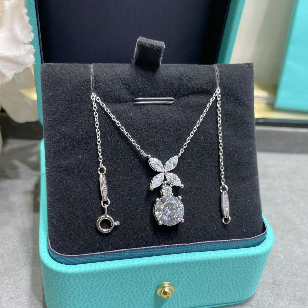 [Spark Jewels]VICTORIA PENDANT SILVER DIAMOND NECKLACE