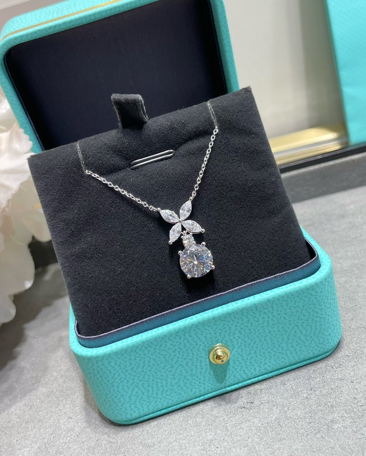 [Spark Jewels]VICTORIA PENDANT SILVER DIAMOND NECKLACE