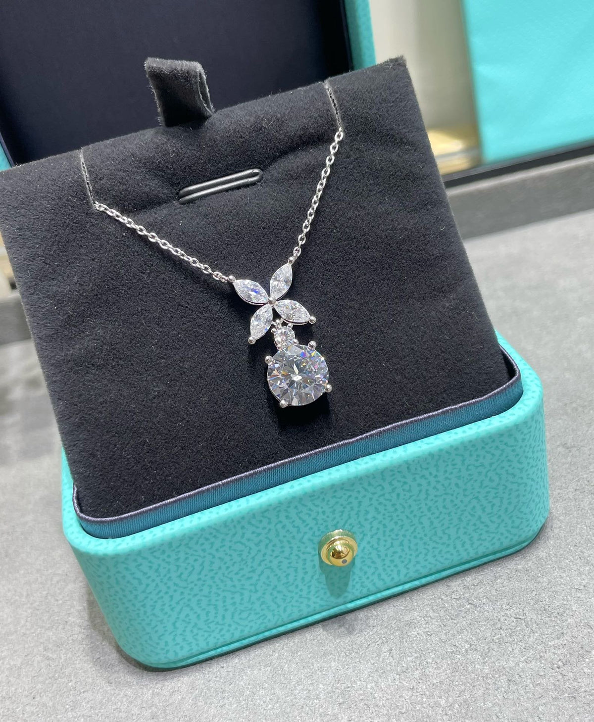 [Spark Jewels]VICTORIA PENDANT SILVER DIAMOND NECKLACE