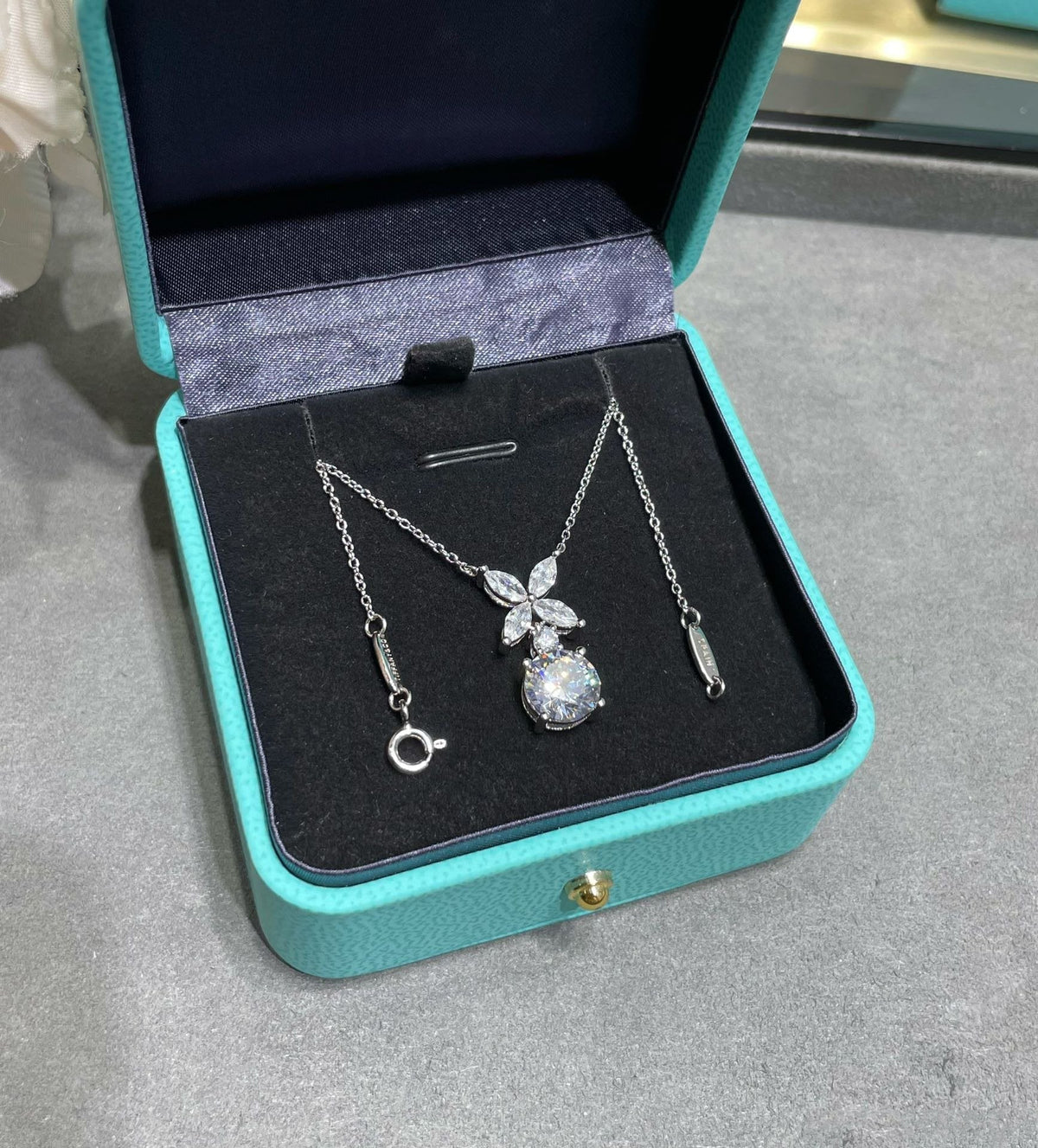 [Spark Jewels]VICTORIA PENDANT SILVER DIAMOND NECKLACE