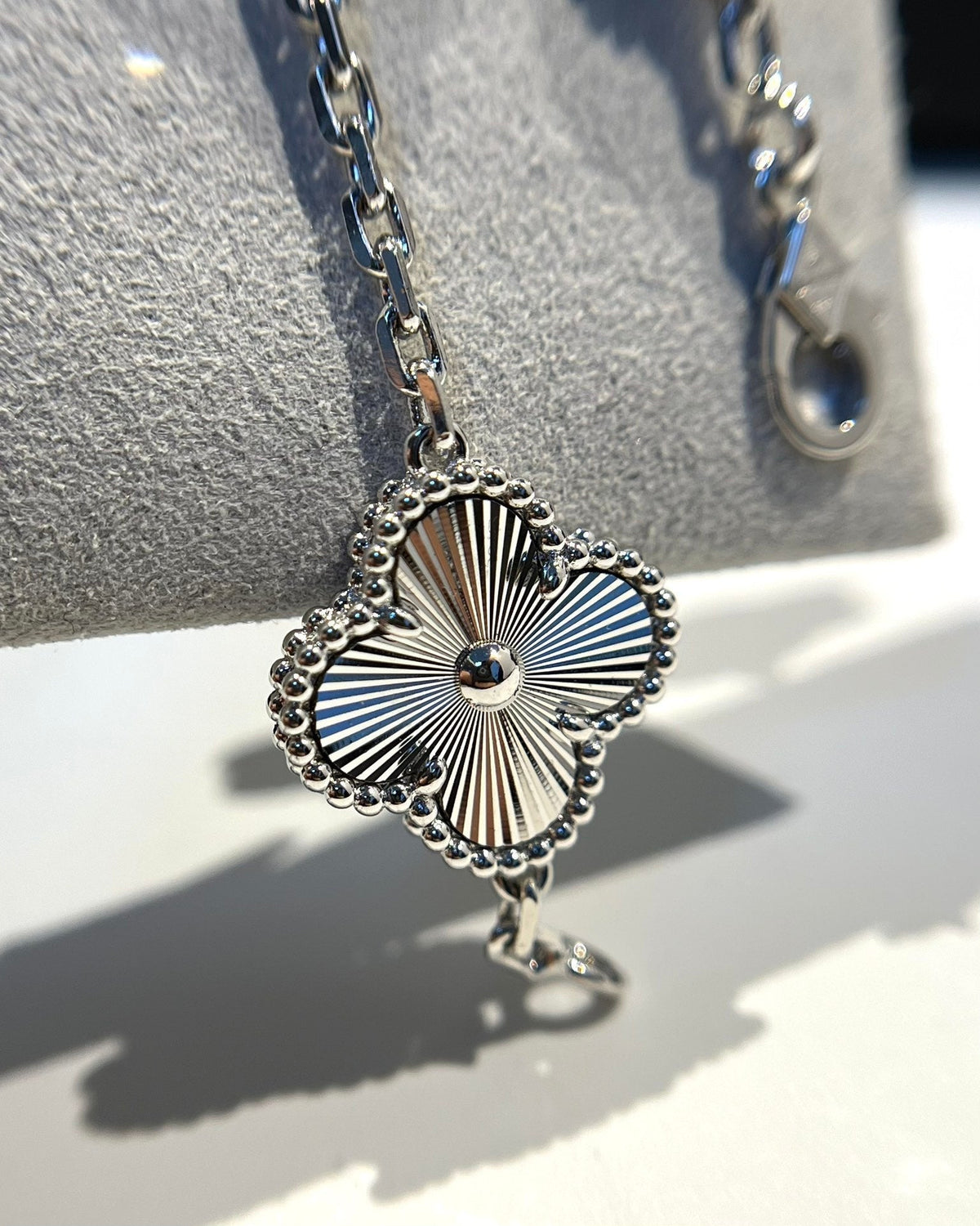 [Spark] CLOVER 5 MOTIF LASER BRACELET COLLECTION