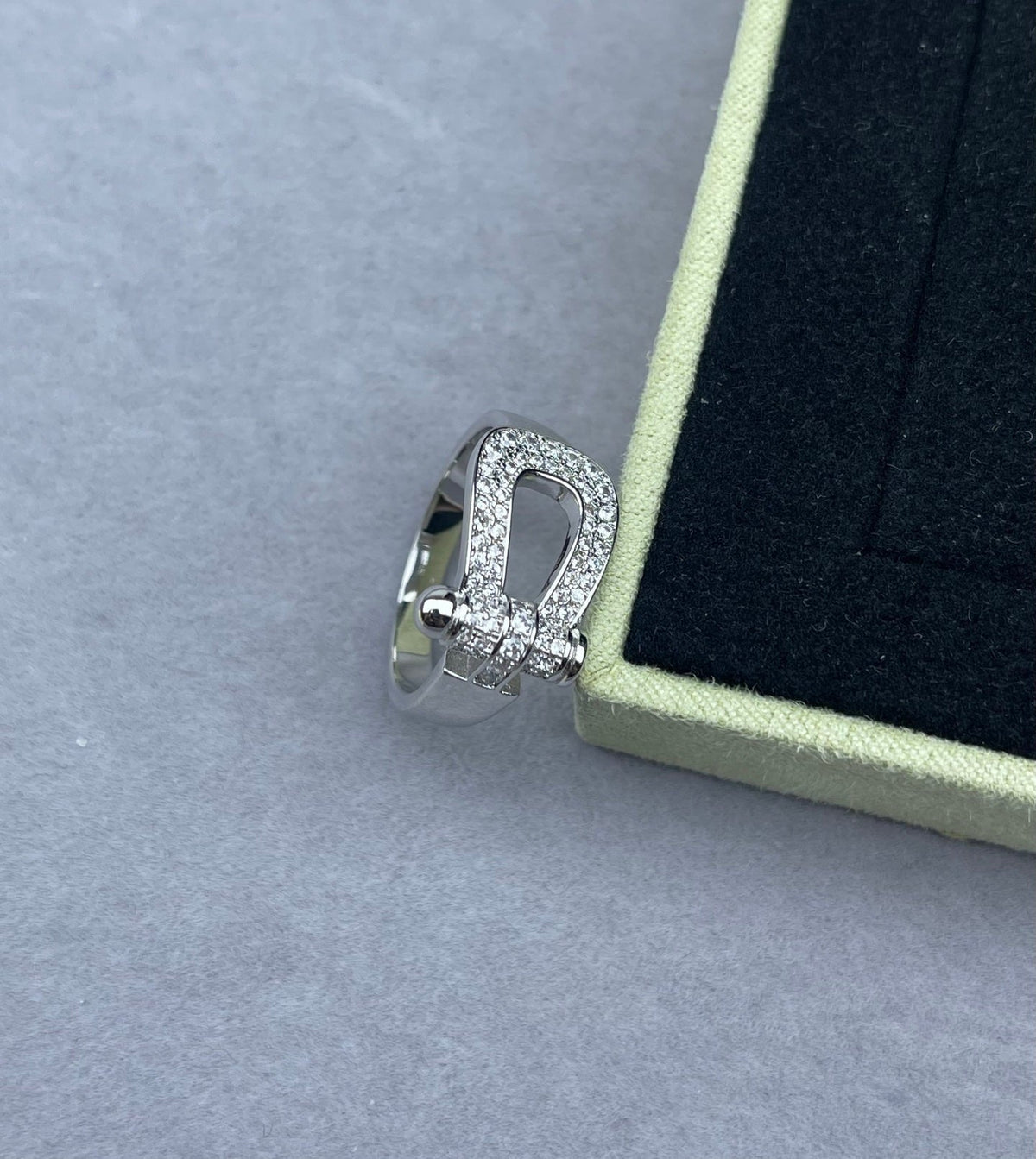 [Spark]Wide Hoof-Shaped Diamond-Studded Ring
