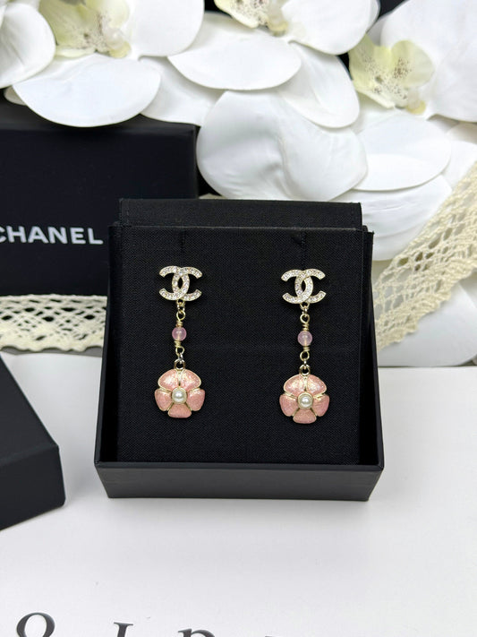 [⭐Aura]26C Pink Camellia Enamel Pendant with Double C Earrings
