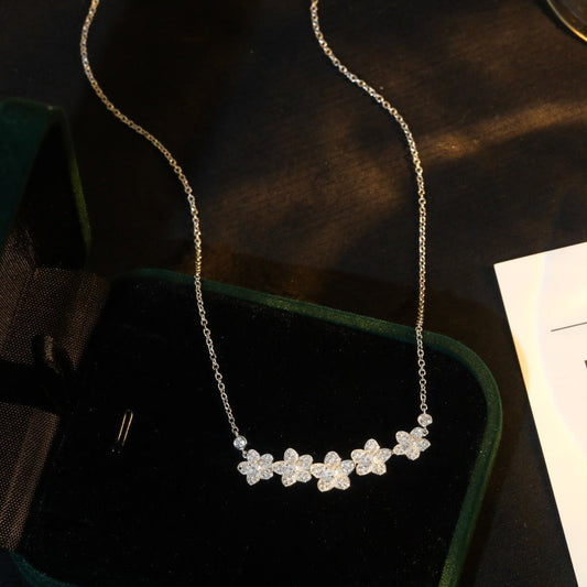 [Spark Jewels]]wild flower diamond line pendant