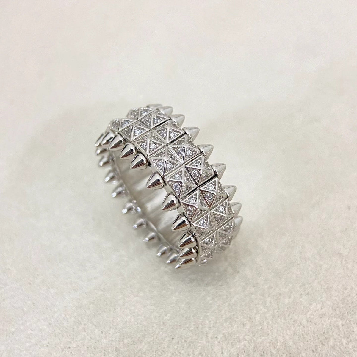 [⭐Spark]CLASH DOUBLE-ROW RIVET RING WITH DIAMOND SETTING