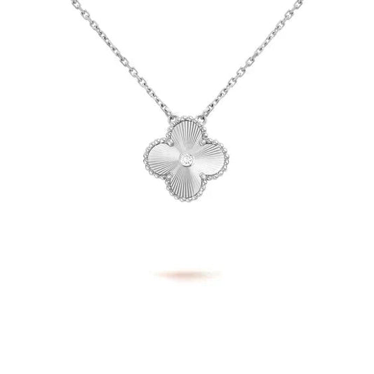 [⭐Aura]CLOVER  15MM DIAMOND LASER NECKLACE SILVER