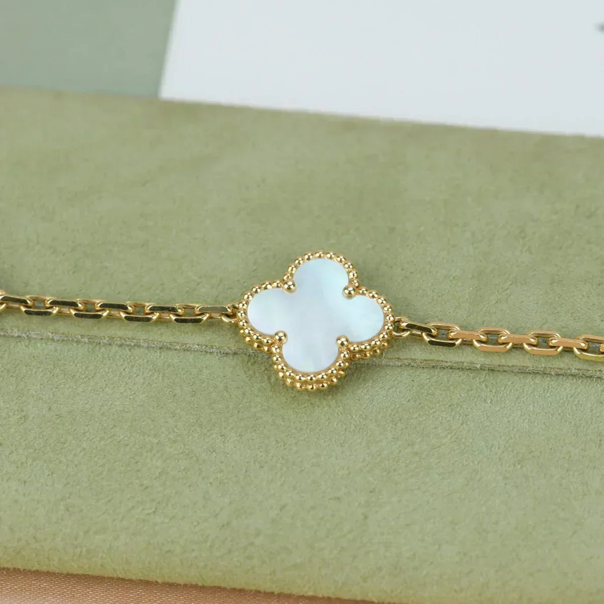 [Spark]CLOVER WHITE PEARL MOP 5 MOTIF BRACELET COLLECTION