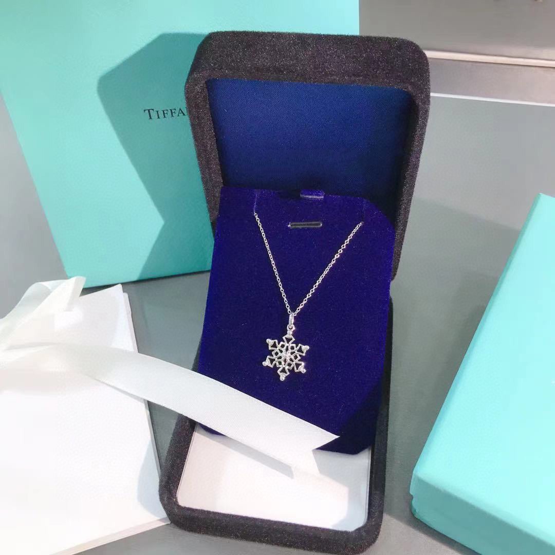 [Spark Jewels]STERLING SILVER SNOWFLAKE PENDANT NECKLACE