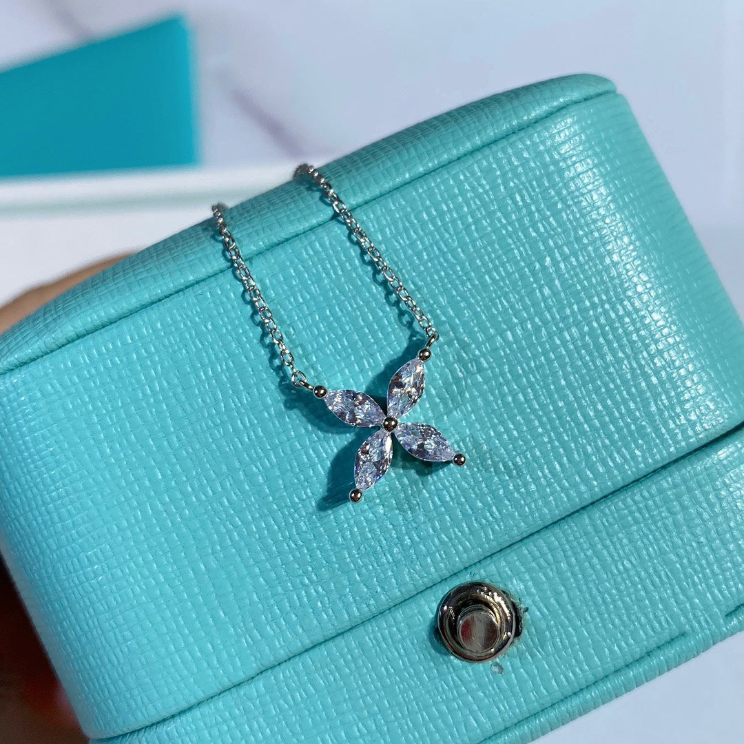 [Spark Jewels]PLATINUM AND DIAMOND VICTORIA PENDANT NECKLACE