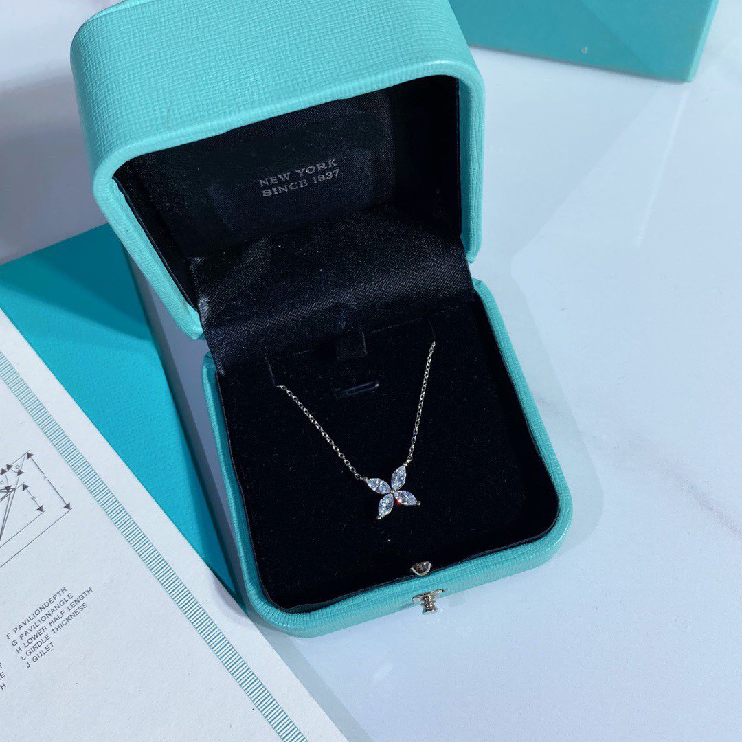 [Spark Jewels]PLATINUM AND DIAMOND VICTORIA PENDANT NECKLACE