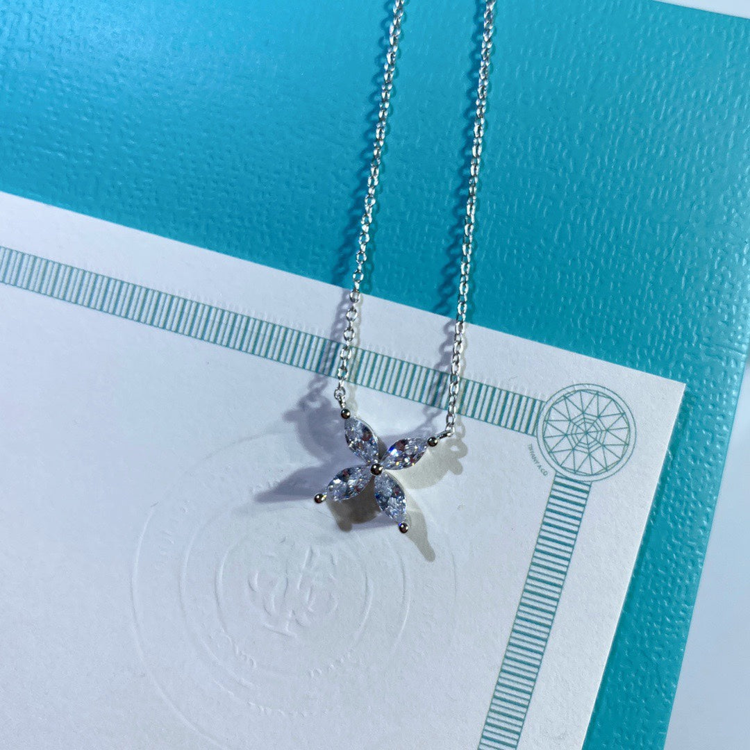 [Spark Jewels]PLATINUM AND DIAMOND VICTORIA PENDANT NECKLACE