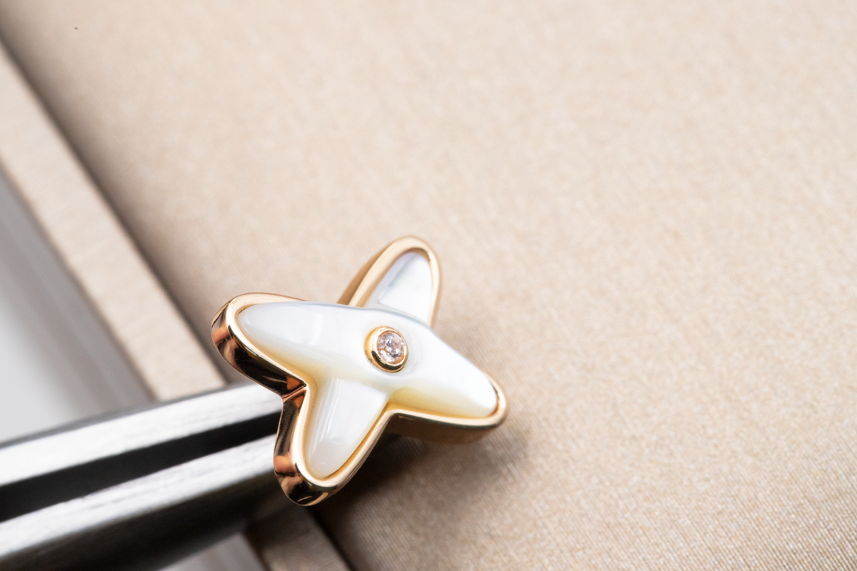 [⭐Spark]JEUX DE WHITE MOP ROSE GOLD DIAMOND EARRINGS