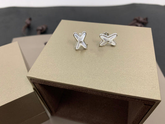 [⭐Aura]JEUX DE WHITE MOP SILVER DIAMOND EARRINGS