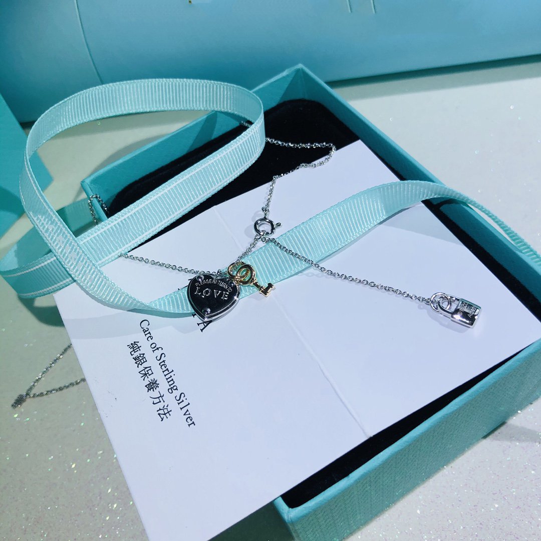 [Spark Jewels]LOVE HEART TAG KEY NECKLACE