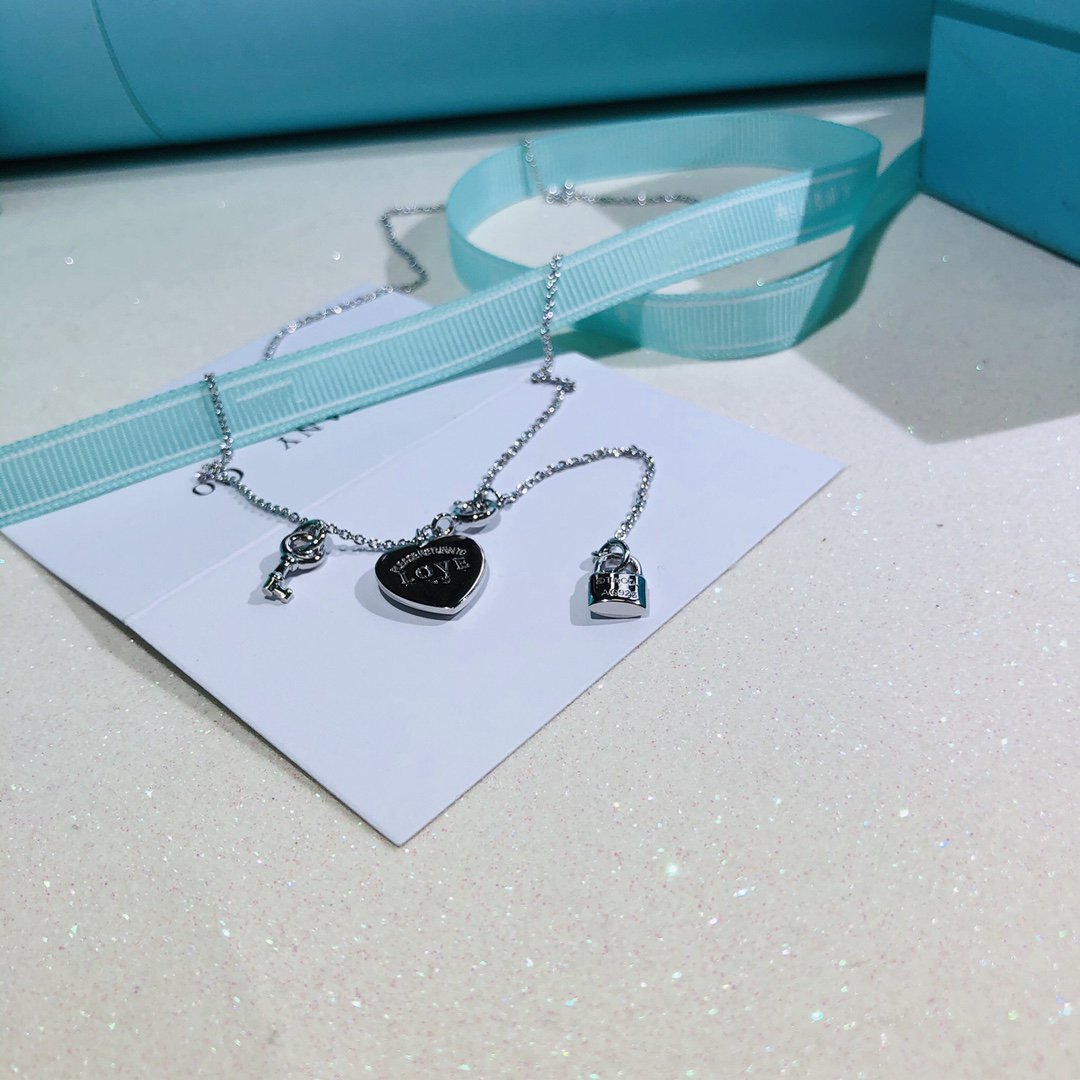 [Spark Jewels]LOVE HEART TAG KEY NECKLACE