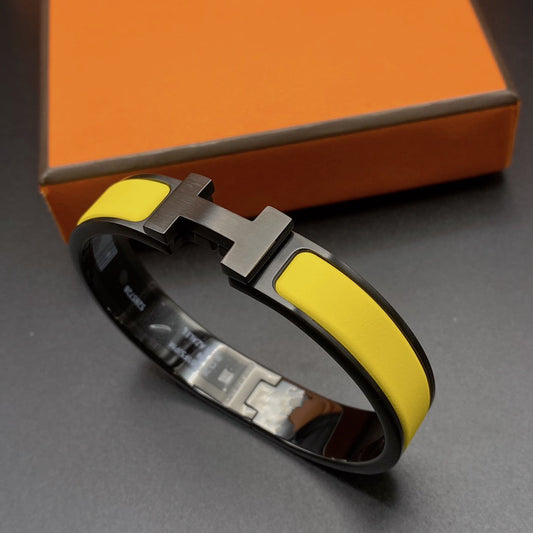 [⭐Aura]CLIC HM SO BLACK YELLOW BRACELET
