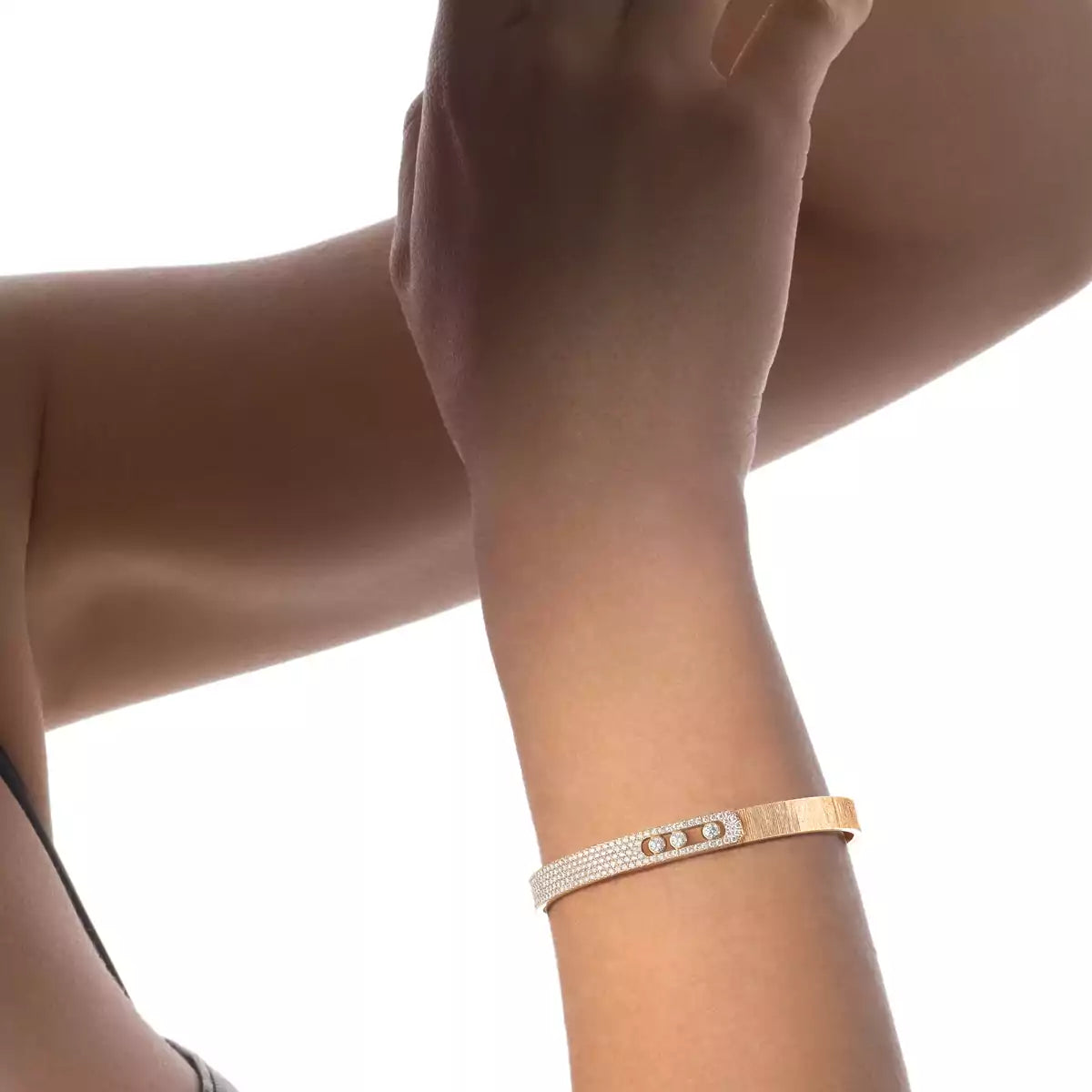 [⭐Aura]Move Noa Ciselé half pavé bangle